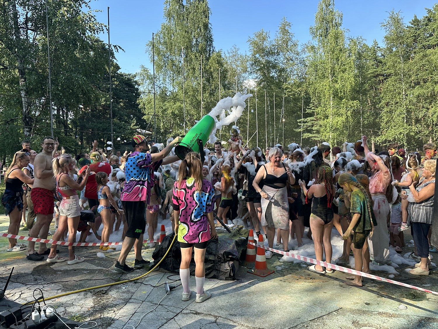 Фейерверк красок и пены: в «Боровом» прошёл яркий летний фестиваль