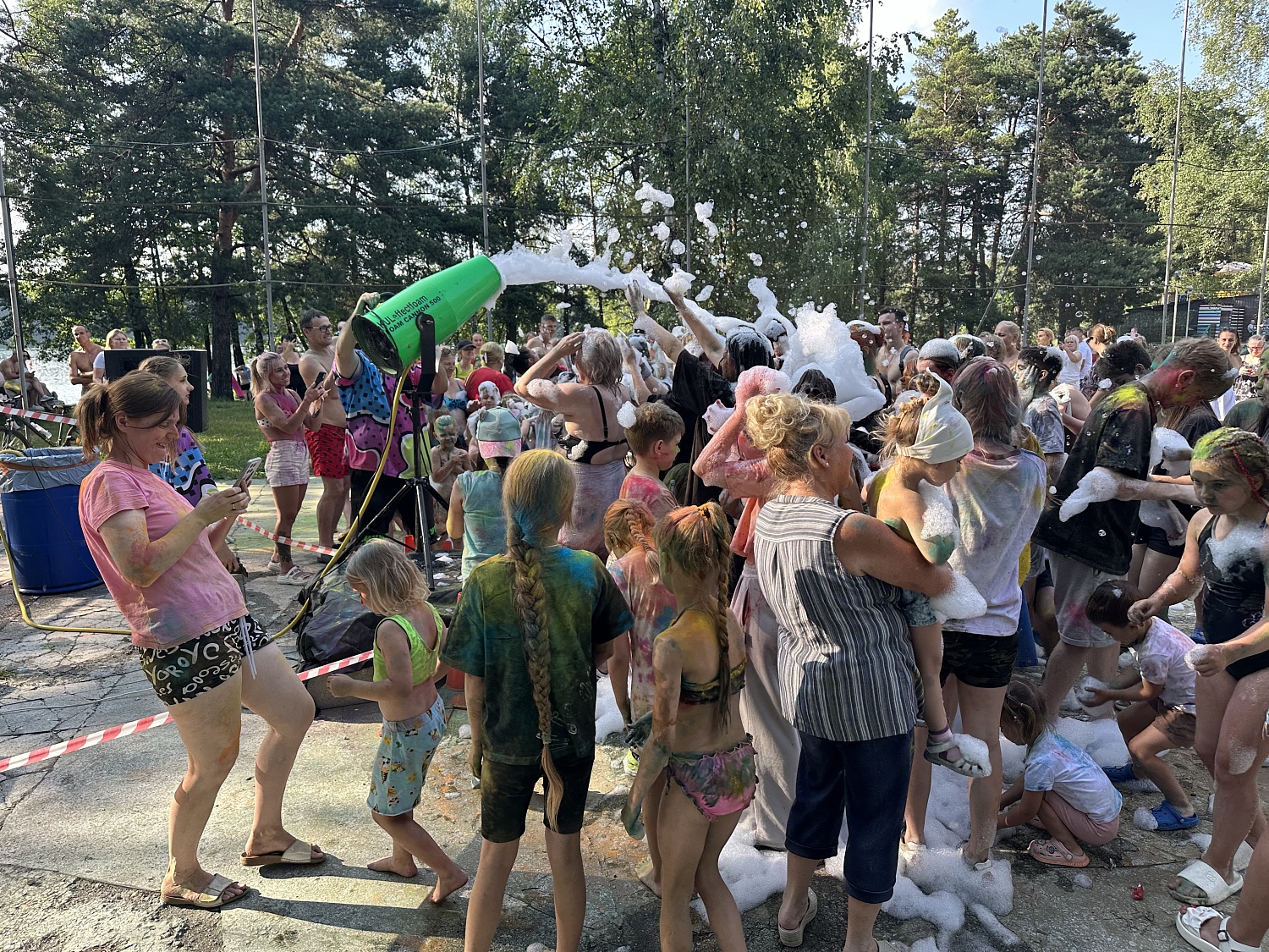 Фейерверк красок и пены: в «Боровом» прошёл яркий летний фестиваль