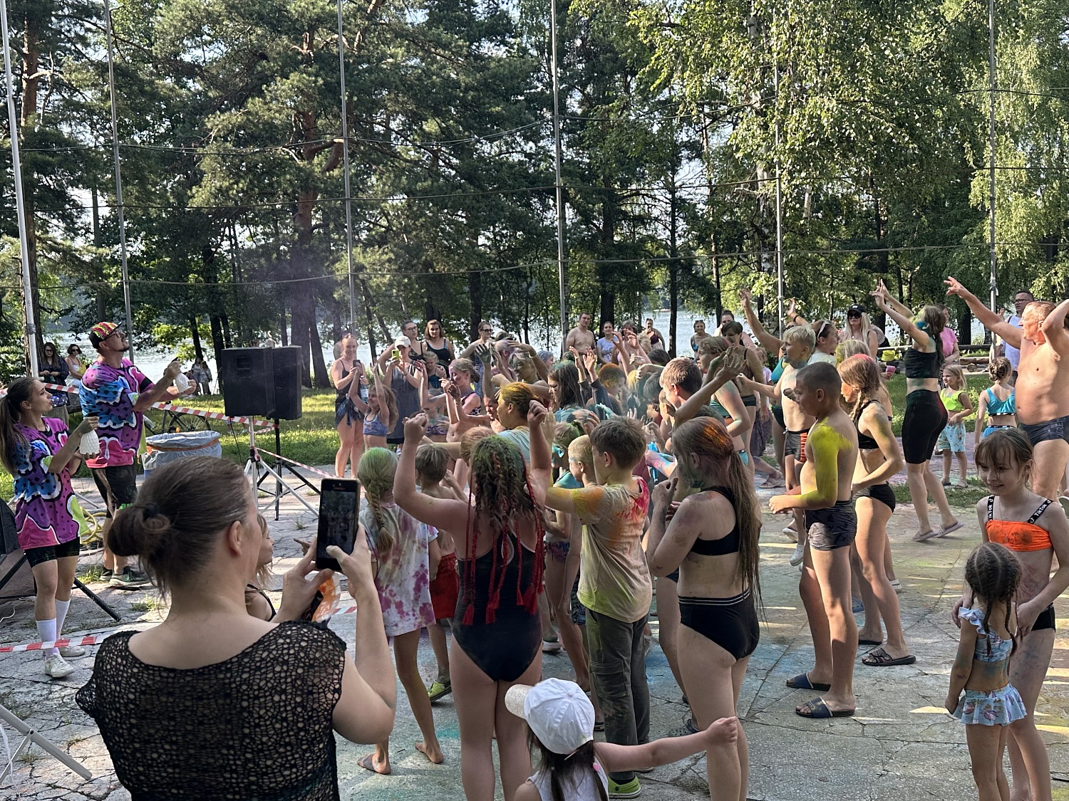 Фейерверк красок и пены: в «Боровом» прошёл яркий летний фестиваль