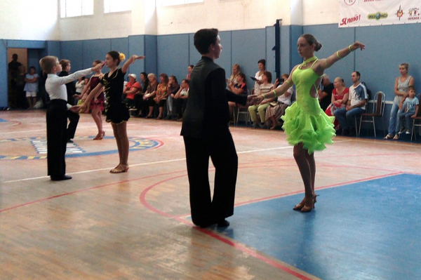 Конкурс по спортивным бальным танцам в спортивном зале филиала «База отдыха «Боровое»